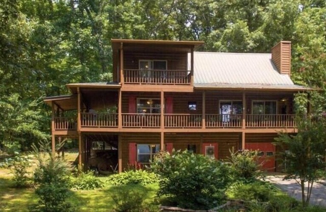 Lake View House with Hot tub and dock access
