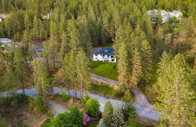 Lake View, Master King Bed with Private Bath, Infant-friendly, FREE Wireless