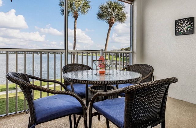Lake views and Golf days * Heritage Palms Golf & Country Club