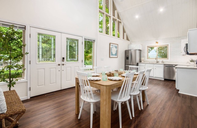 Lake Views: Modern Coastal 3 BR Apple Valley Lake Beach House