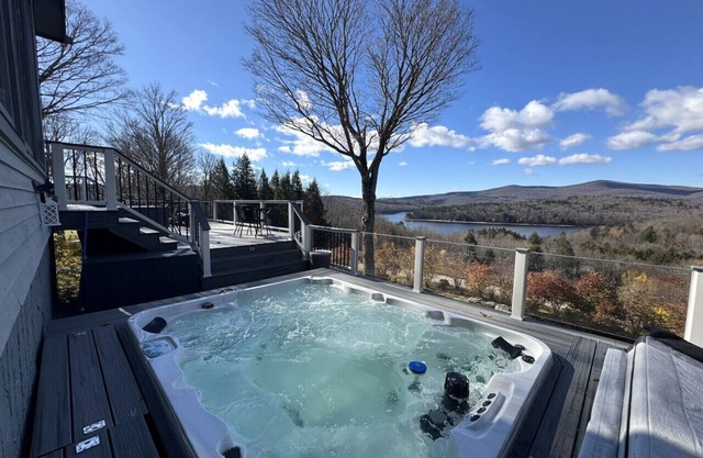 Lake Whitingham- Wards beach, Hot tub, views