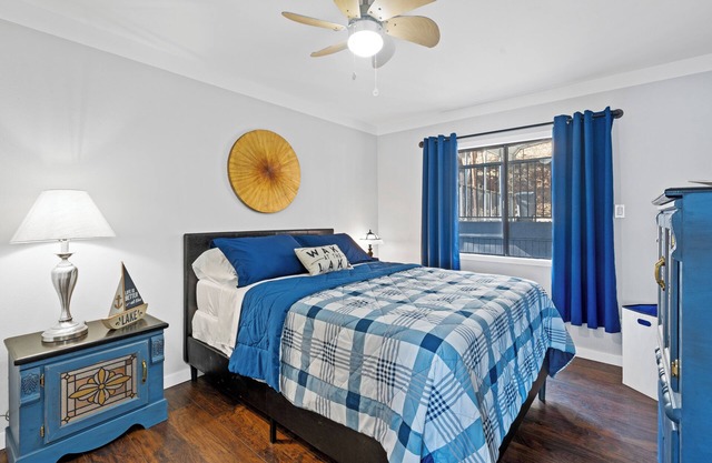 Lakefront, 1 King Bed, dock, mist view, electronic firepit