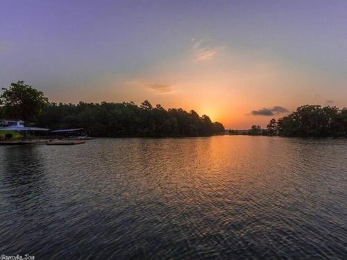 LAKEFRONT 7 MIN to OAKLAWN & 10 MIN to DOWNTOWN STR License #A22-0004