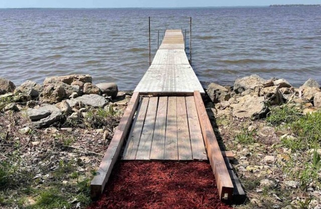Lakefront Access Cottage on Lake Koshkonong