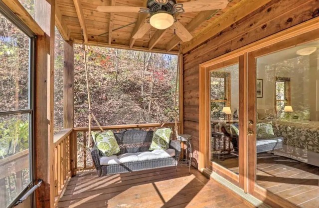 Lakefront Cabin Bordering Nat Park w/Hot Tub!