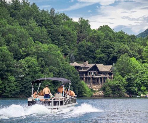 Lakefront Cabin For Large Groups
