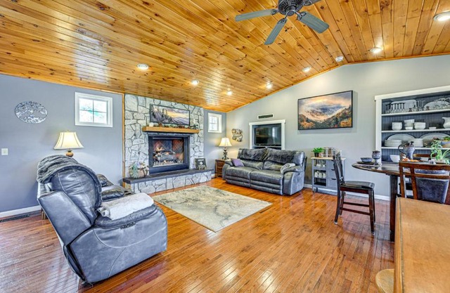 Lakefront Cabin Retreat with Dock in Robbinsville!