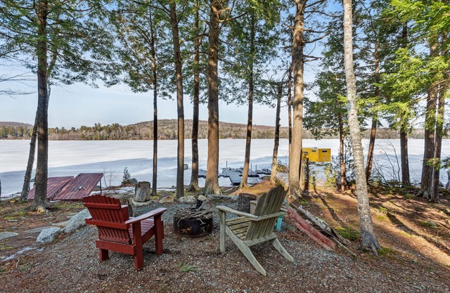Lakefront Cabin w/a Private Dock, Firepit & Gorgeous Views