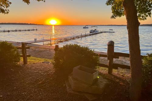 Lakefront Cabin with Shared Beach in Cecil!