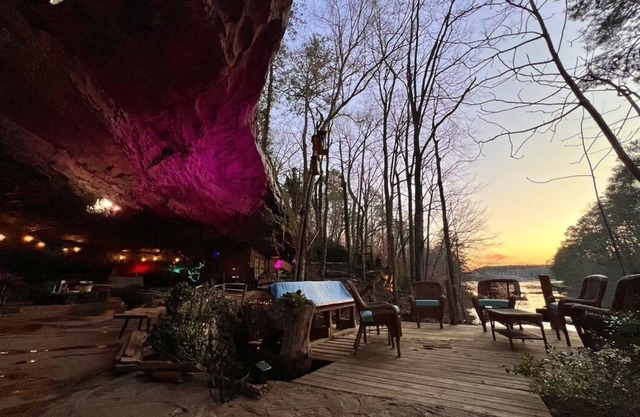 Lakefront Cave with Waterfalls,Firepits, and Outside Showers