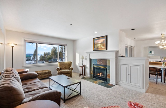 Lakefront Condo with WiFi, Marina, & Beach Volleyball Courts