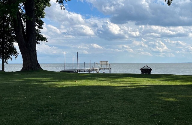 Lakefront Cottage on Lake Winnebago-18 minutes from the EAA grounds