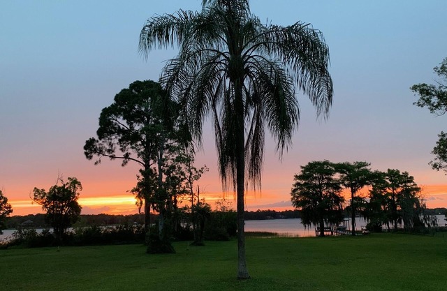 Lakefront Cottage with Dock and Sunset Views, Mount Dora