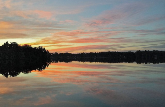 Lakefront Cottage with Gorgeous Sunset Views and Fishing from the Dock