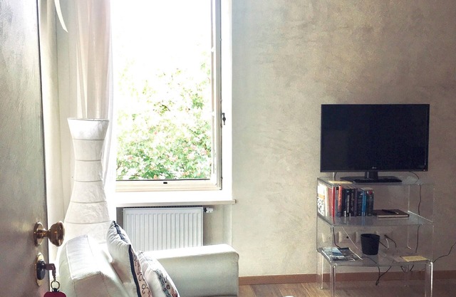 Lakefront Design Apartment with history