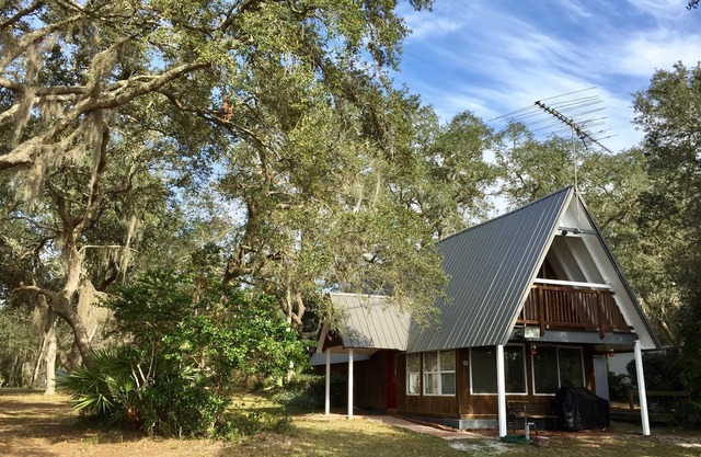 Lakefront Forest Getaway