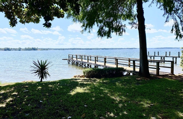 Lakefront front close to Columbia