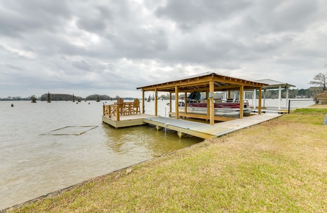 Lakefront Georgia Escape w/ Fire Pit & Boat Dock!