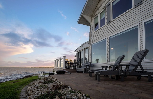 Lakefront Getaway in Huron