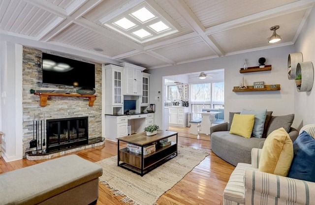 Lakefront Getaway on Lake Lanier w/Boat Dock