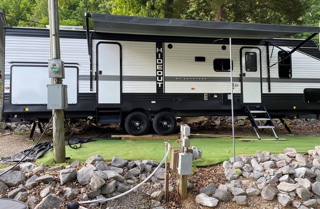 Lakefront Glamping Cadiz KY