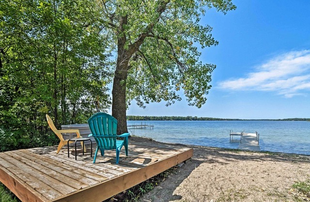 Lakefront Henning Cabin w/ Fantastic Lake Views!
