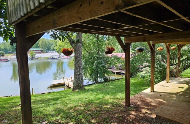 LAKEFRONT Home at Lake Chickamauga! Walk to the Marina!