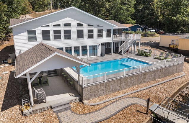 Lakefront Home Salt Water Pool & Private Dock