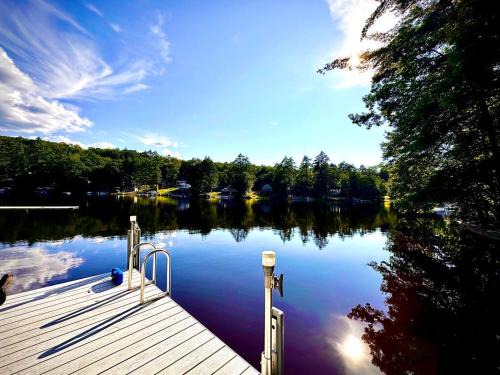 Lakefront Home-Stunning Views-Hot Tub, 3100 sqft!