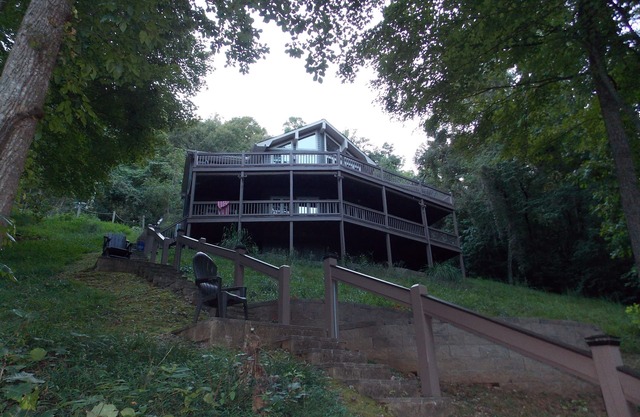 lakefront home with, Covered Dock, Quiet cove, Firepit, High Speed Internet, DTV