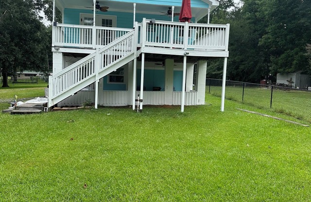 Lakefront Home with Huge Dock for Fishing/located close to Booger Bottom Cafe