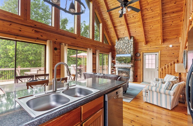 Lakefront Keowee Home w/Dock, 14 Mi to Clemson