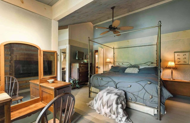 Lakefront Laughing Pines