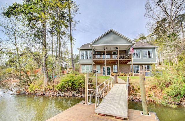 Lakefront Leesville Retreat w/Private Dock!