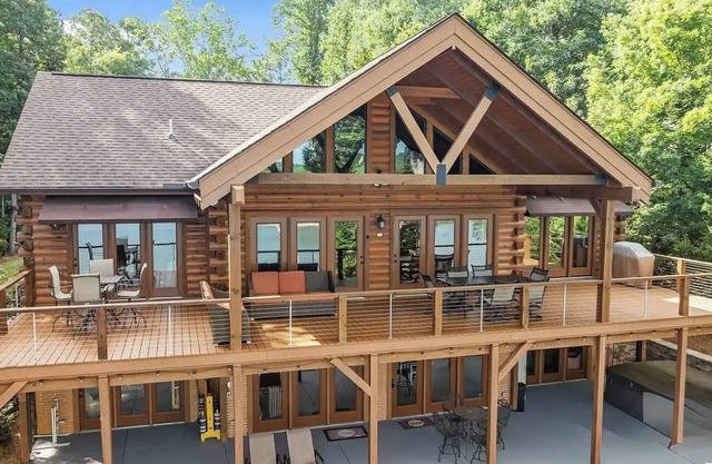 Lakefront Log Cabin - Hot Tub, Pickleball Ct, Fire Pits, 2-Story Dock, Game Room