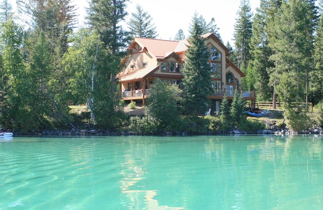 Lakefront Luxury Lodge HOT TUB, WATERSLIDE