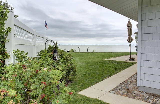 Lakefront Retreat in Port Clinton-Private Beach & Unique Caboose Stay!