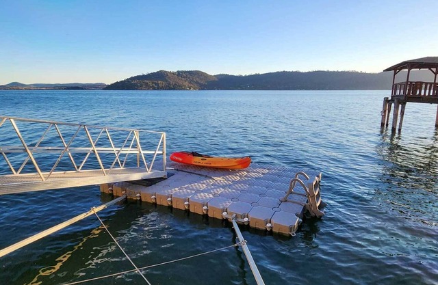 Lakefront Retreat w/Dock, Paddle Boards & Kayaks!