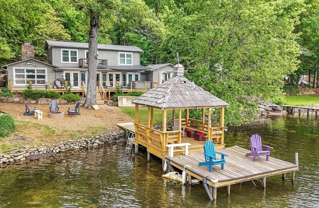 Lakefront Seclusion! - UPDATED! Dock, Hot tub, fire pit, pet friendly with fee,