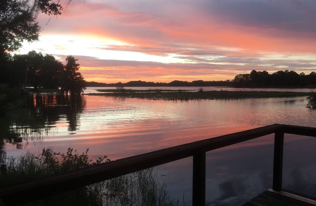 Lakefront, spacious 2/2 home on Lake Tsala Apopka, Inverness