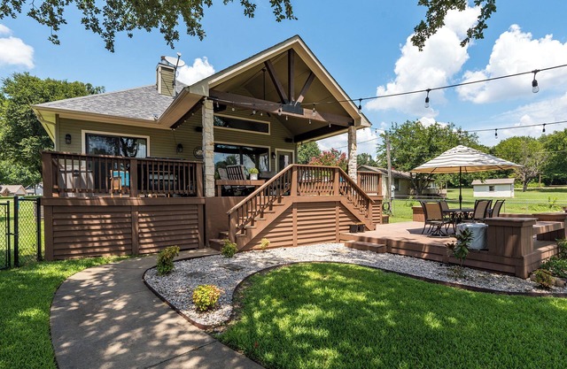 Lakefront Stay w/Fire Pit, Grill & Private Dock