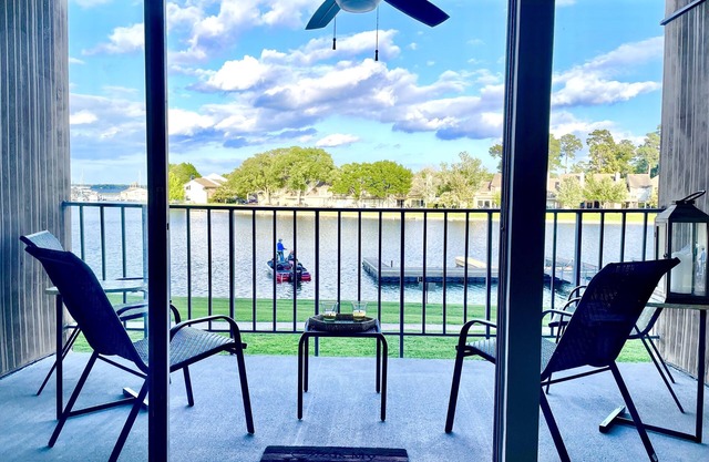 Lakefront Sunrise Retreat