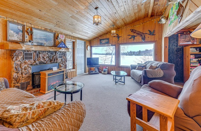 Lakefront Suring Home w/Pool Table + Views!