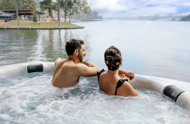 LakeFront with Pool! HotTub! Game Room! Sleeps 20+nn