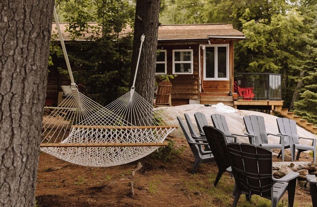 LakeKabin - Lakefront Private Cottage on premium lake | HotTub,Kayaks,Canoe,BBQ