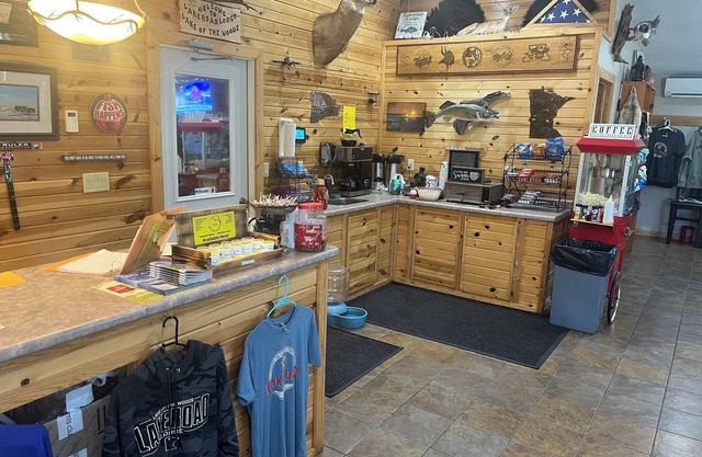 Lakeroad Lodge Motel & Charters