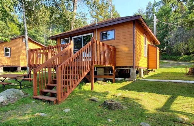 Lakeside 2 Bedroom Boulder Cabin on Kab