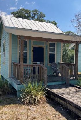 Lakeside Cabin for a Glamping Getaway near Tampa, Florida