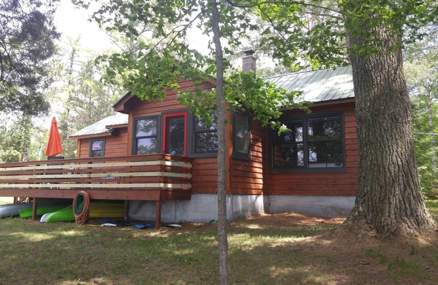 Lakeside cabin retreat; perfect getaway for winter sports, four seasons of fun