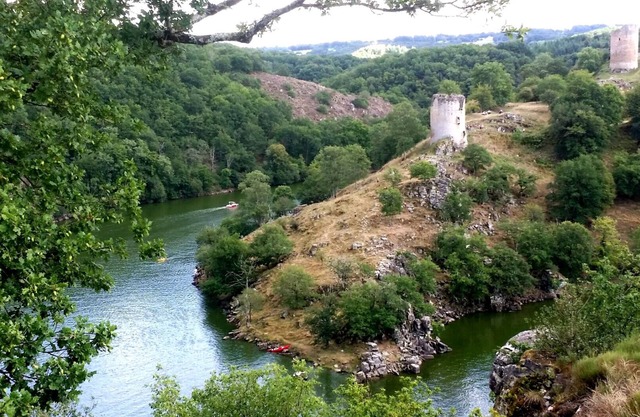 Lakeside Eguzon-Chantome, charming Cottage * ideal 2/4 people, beach 500m